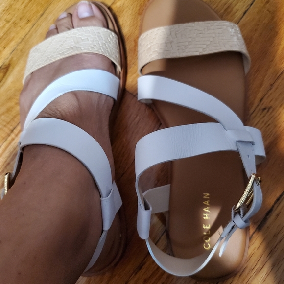 Cole Haan FINDRA STRPPY SANDAL. SIZE 6.5. - Picture 4 of 6